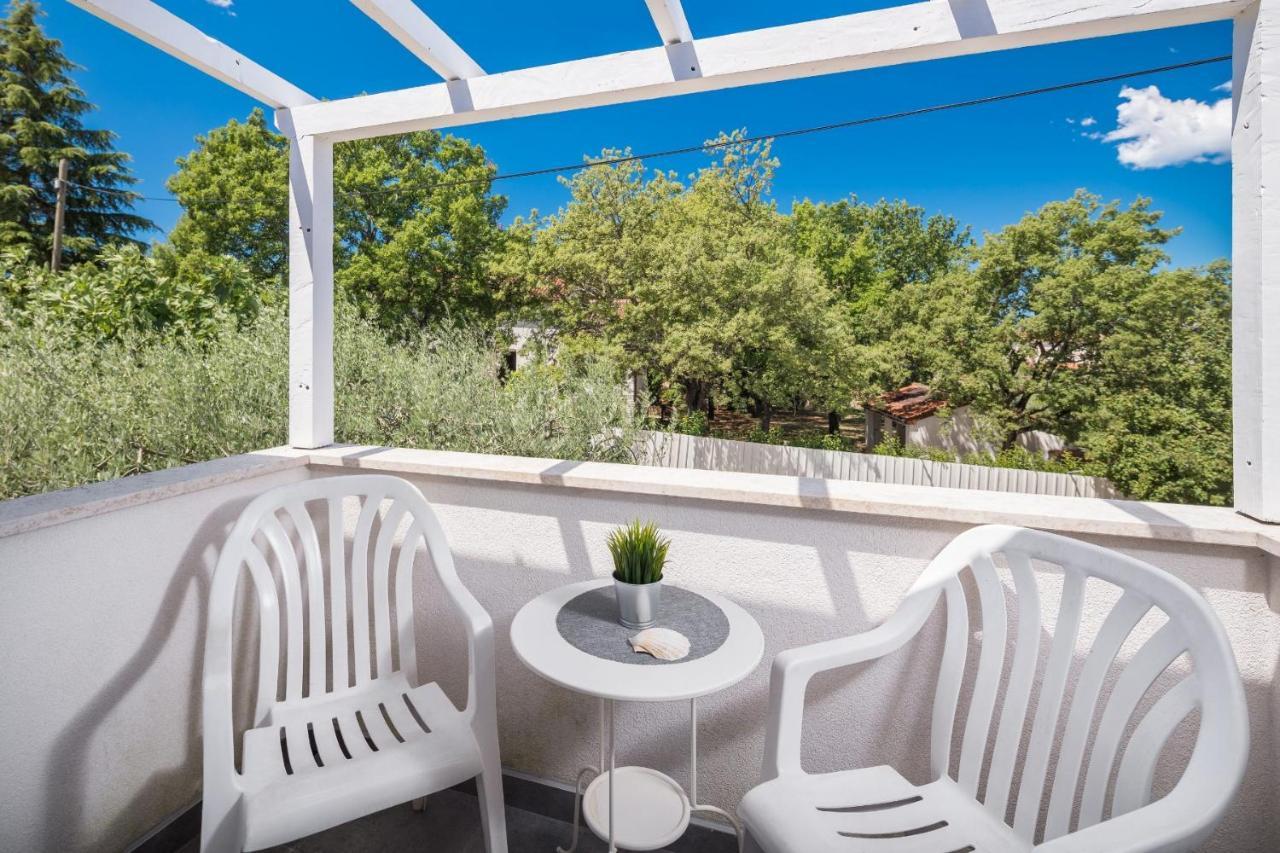 Martina Guest House Porec Esterno foto