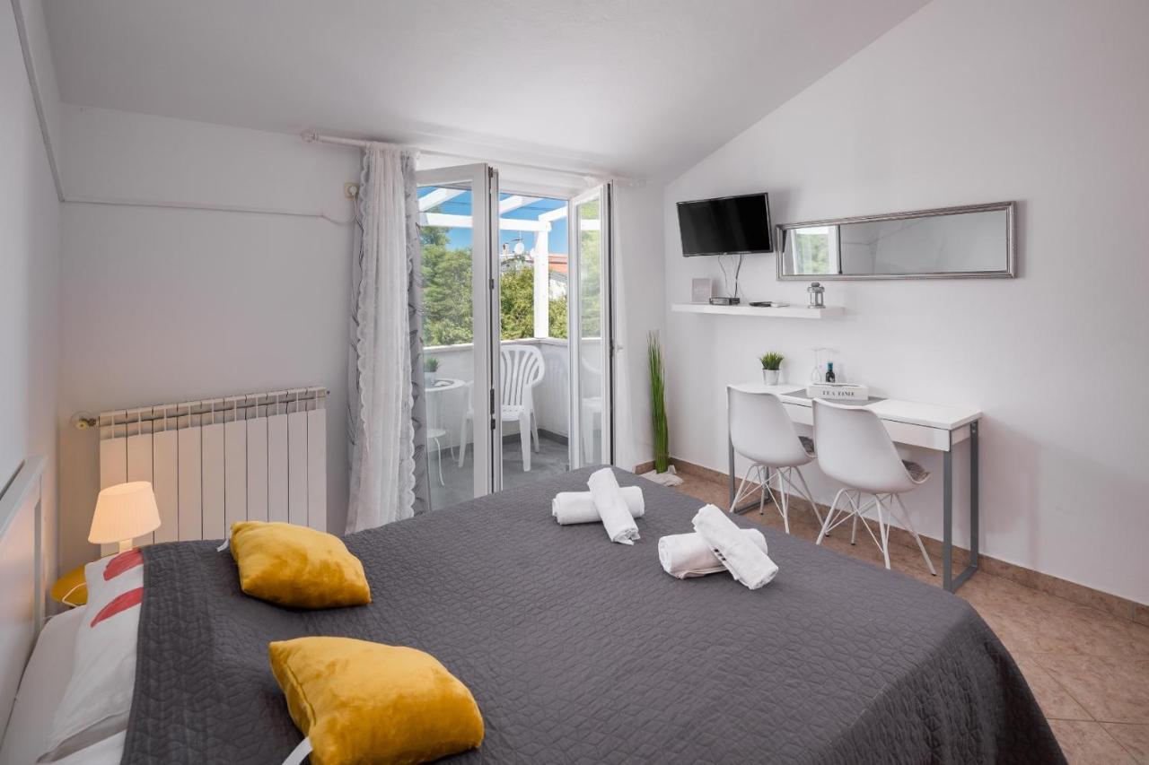 Martina Guest House Porec Esterno foto